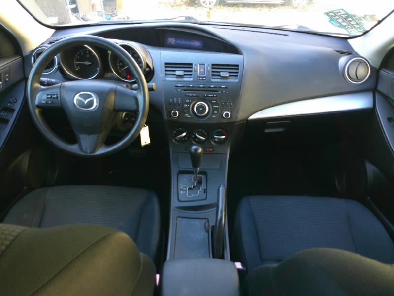 Mazda MAZDA3 i Sport 4-Door 2012