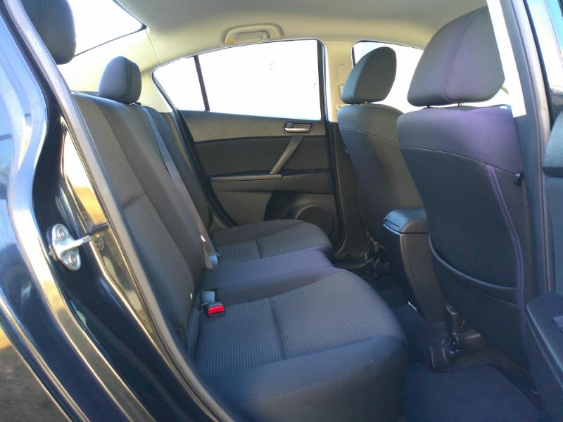 Mazda MAZDA3 i Sport 4-Door 2012