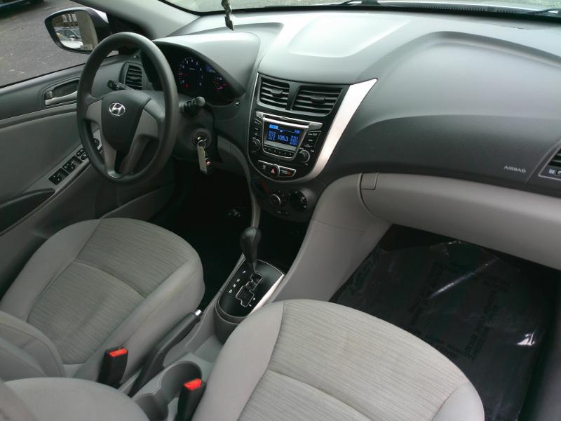 Hyundai Accent SE 4-Door 6A 2017