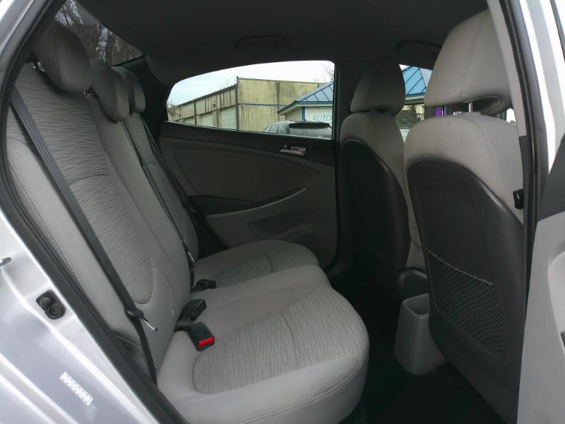 Hyundai Accent SE 4-Door 6A 2017