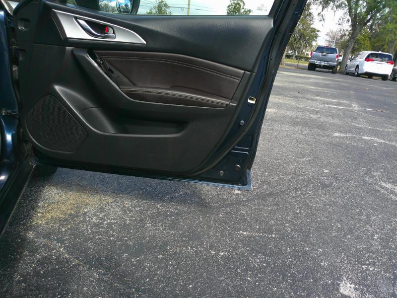 Mazda MAZDA3 s Touring AT 4-Door 2018