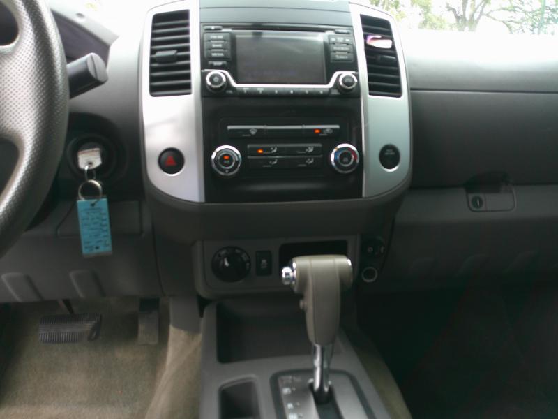 Nissan Frontier SV Crew Cab 5AT 4WD 2017