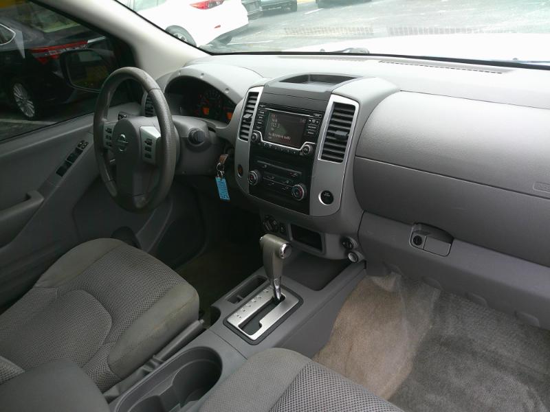 Nissan Frontier SV Crew Cab 5AT 4WD 2017