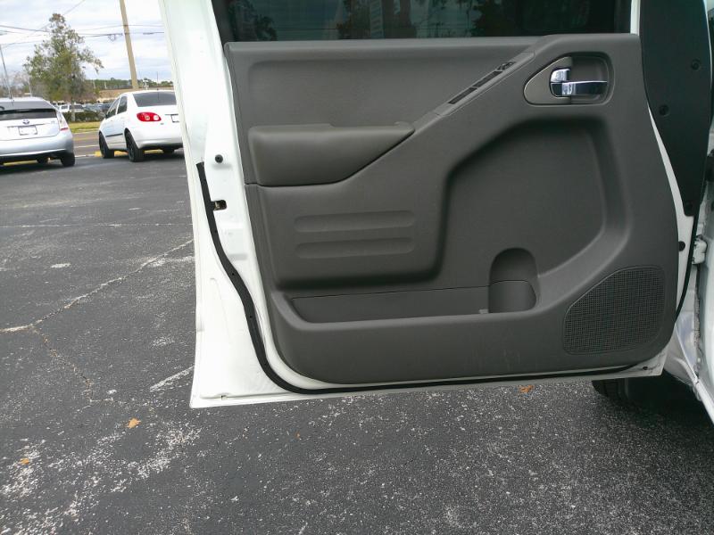 Nissan Frontier SV Crew Cab 5AT 4WD 2017