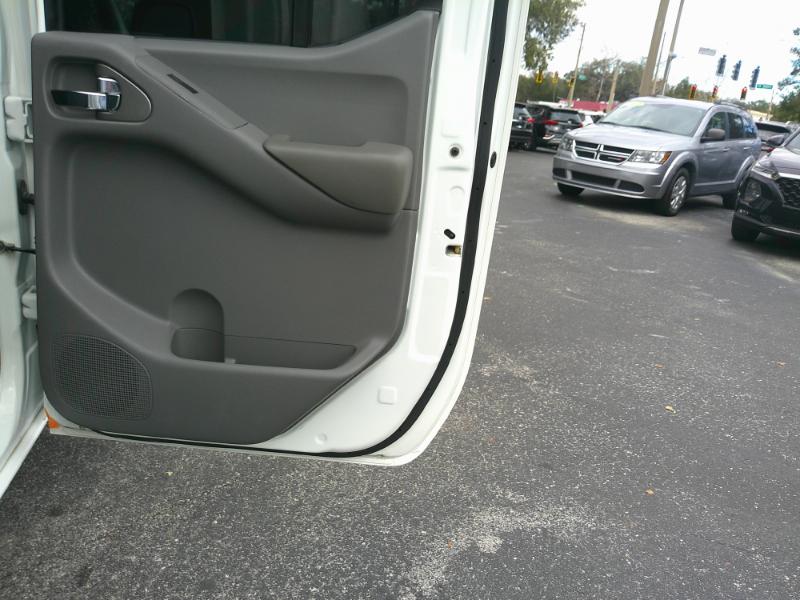 Nissan Frontier SV Crew Cab 5AT 4WD 2017