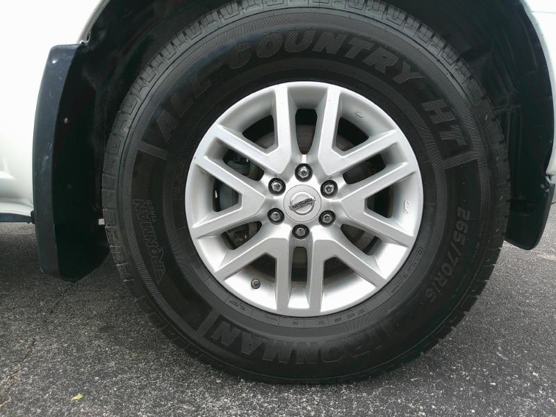 Nissan Frontier SV Crew Cab 5AT 4WD 2017