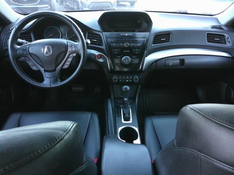 Acura ILX 8-Spd AT w/ AcuraWatch Plus Package 2017