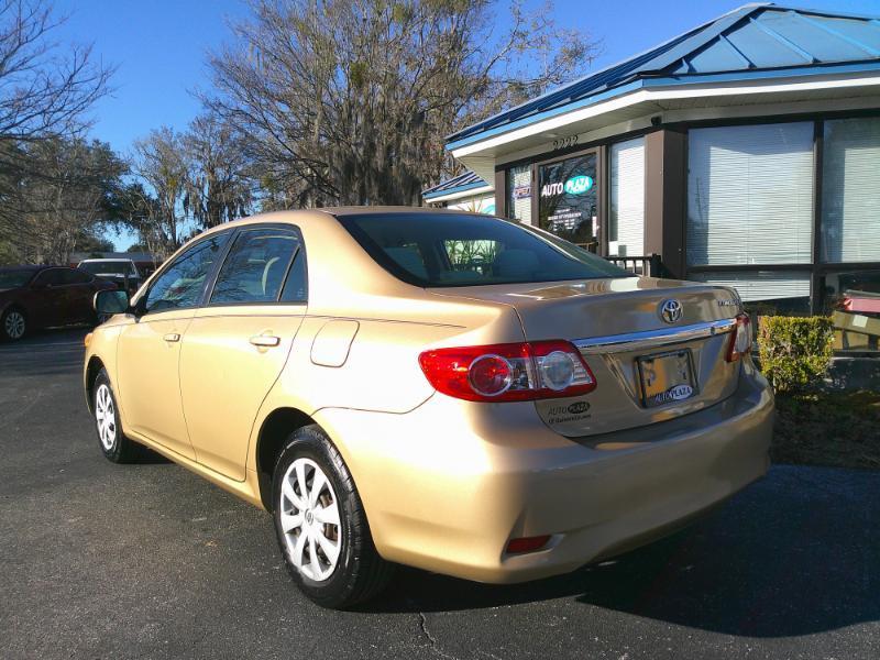 Toyota Corolla LE 4-Speed AT 2011