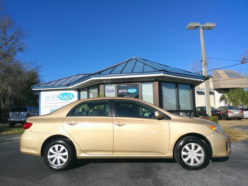 Toyota Corolla LE 4-Speed AT 2011