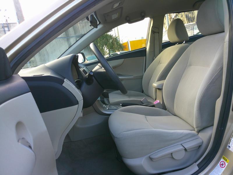 Toyota Corolla LE 4-Speed AT 2011