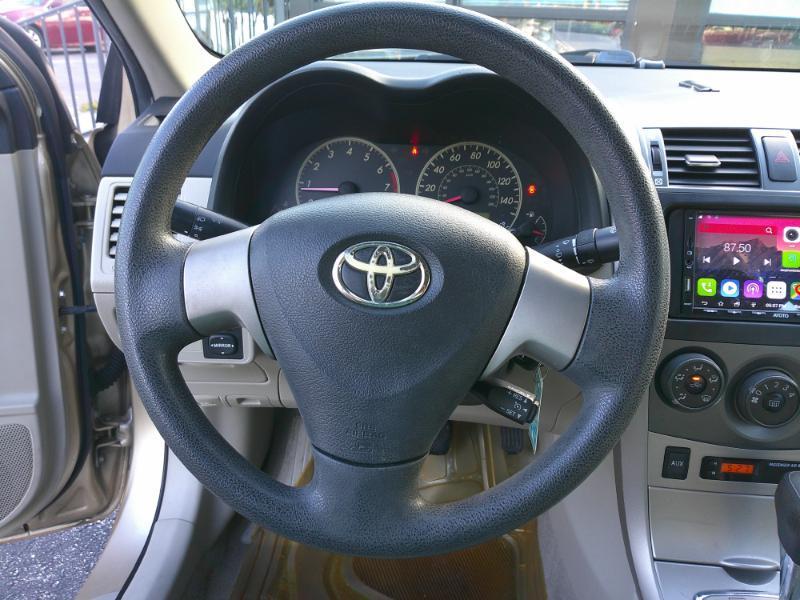 Toyota Corolla LE 4-Speed AT 2011