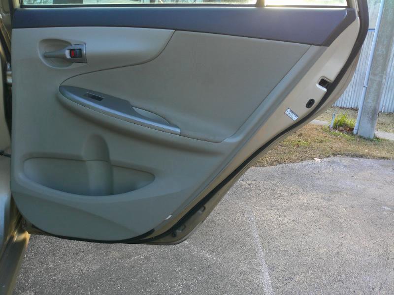 Toyota Corolla LE 4-Speed AT 2011