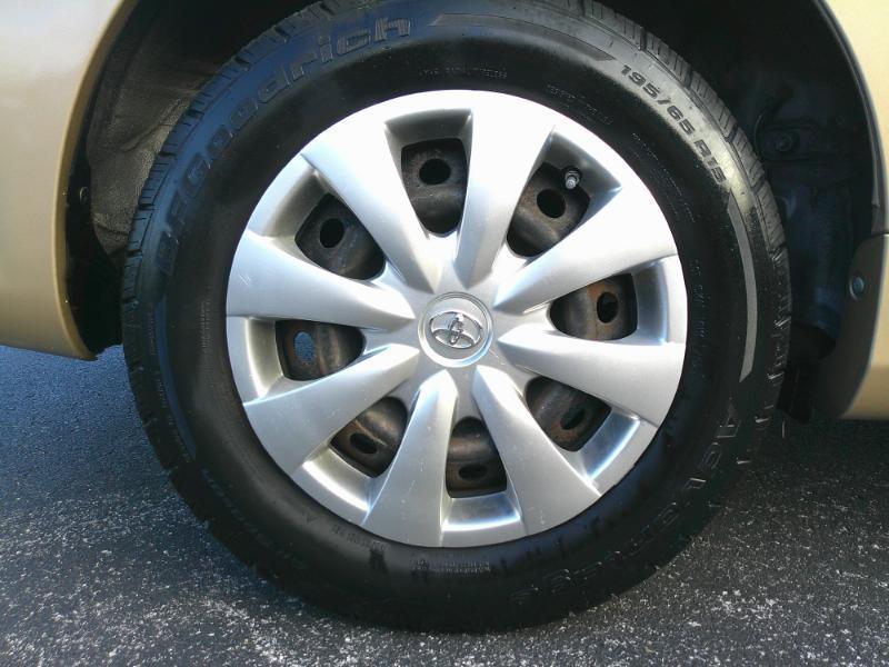 Toyota Corolla LE 4-Speed AT 2011