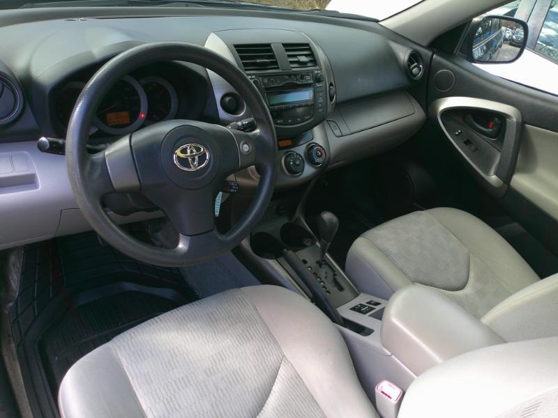 Toyota RAV4 Base I4 2WD 2010