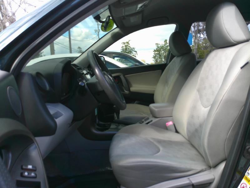 Toyota RAV4 Base I4 2WD 2010