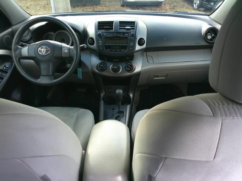 Toyota RAV4 Base I4 2WD 2010