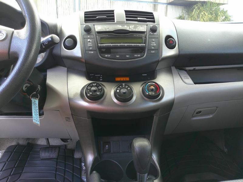Toyota RAV4 Base I4 2WD 2010