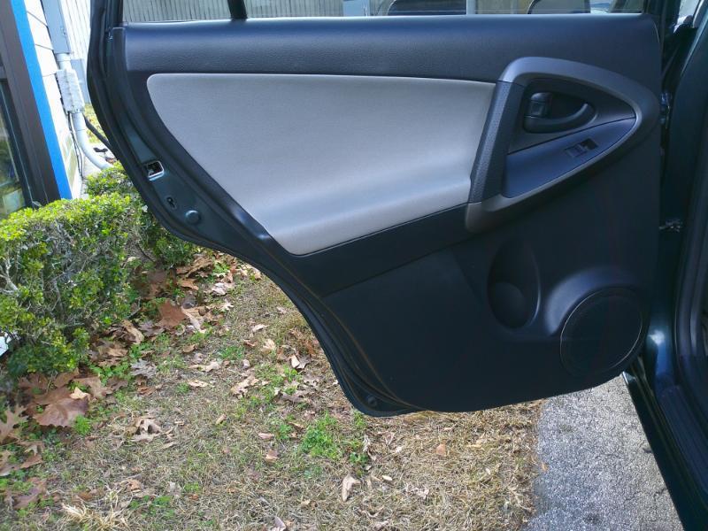 Toyota RAV4 Base I4 2WD 2010