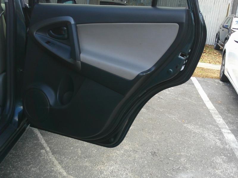 Toyota RAV4 Base I4 2WD 2010