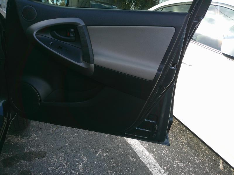 Toyota RAV4 Base I4 2WD 2010