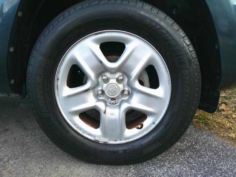 Toyota RAV4 Base I4 2WD 2010