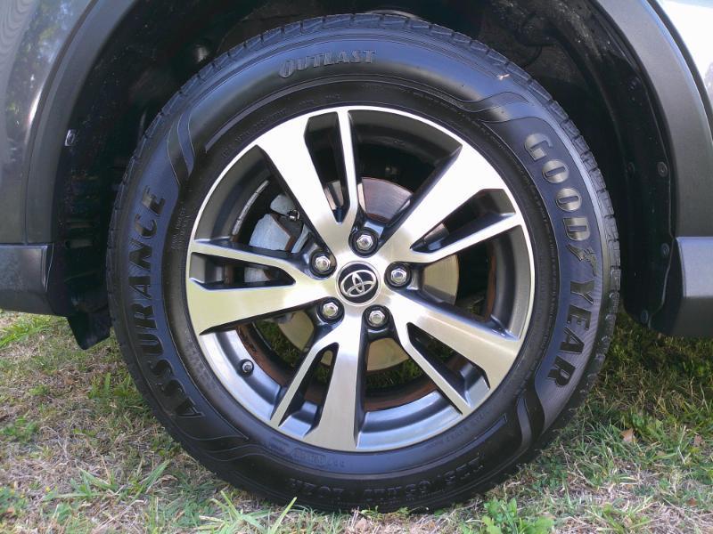 Toyota RAV4 XLE FWD 2018