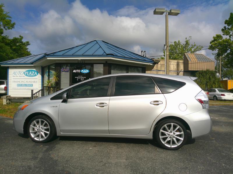 Toyota Prius V Five 2014
