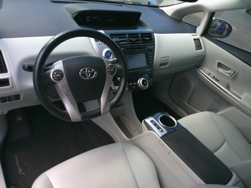 Toyota Prius V Five 2014
