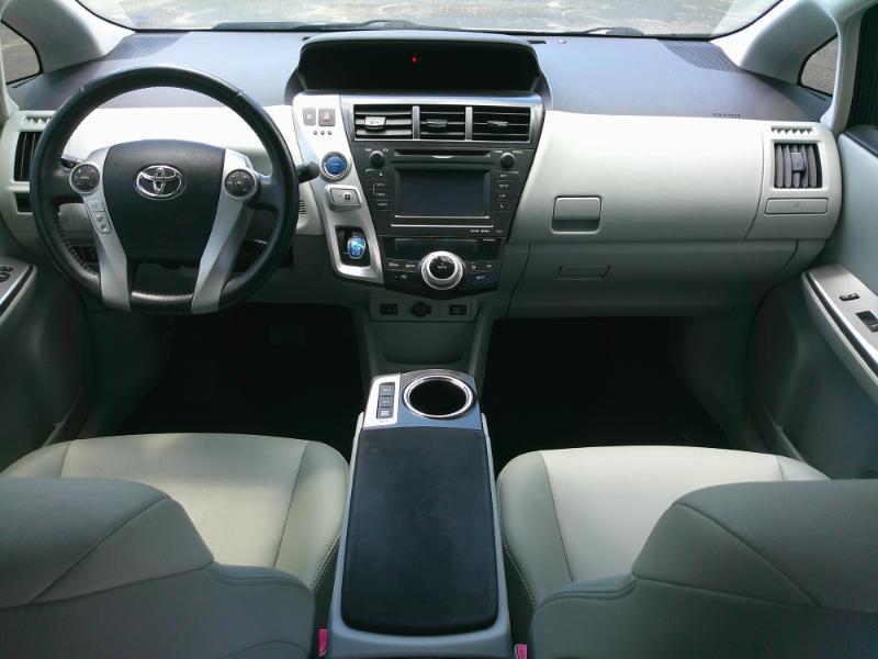 Toyota Prius V Five 2014