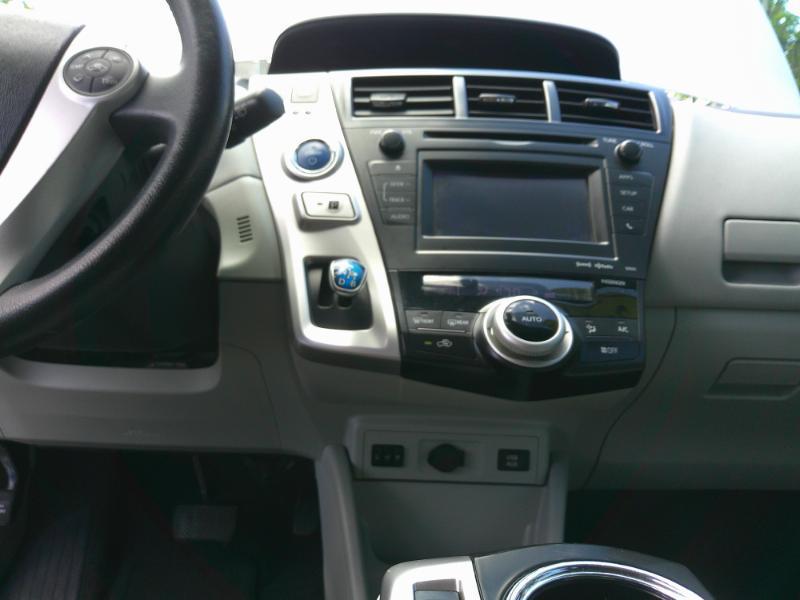 Toyota Prius V Five 2014