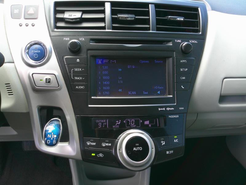 Toyota Prius V Five 2014