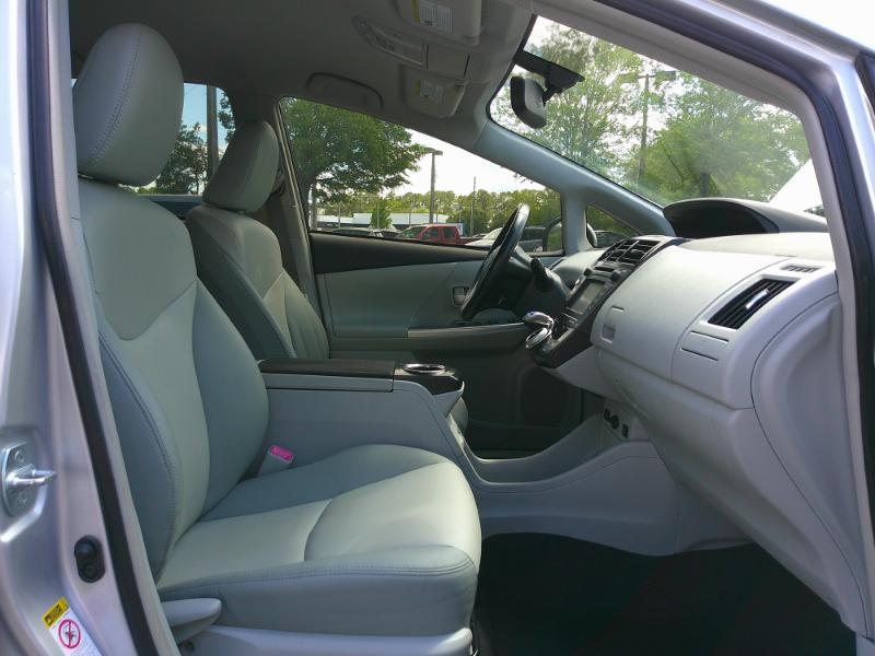 Toyota Prius V Five 2014