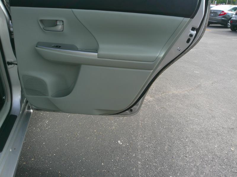 Toyota Prius V Five 2014