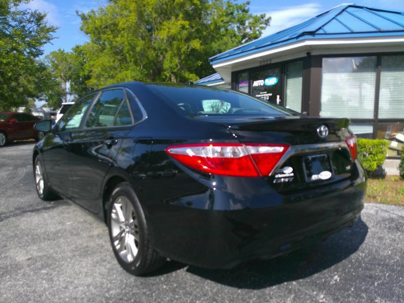 Toyota Camry SE 2017