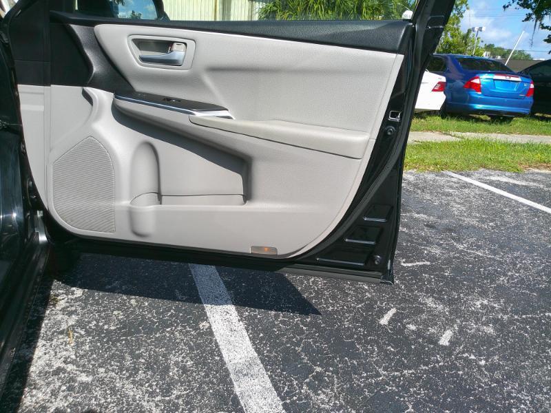 Toyota Camry SE 2017