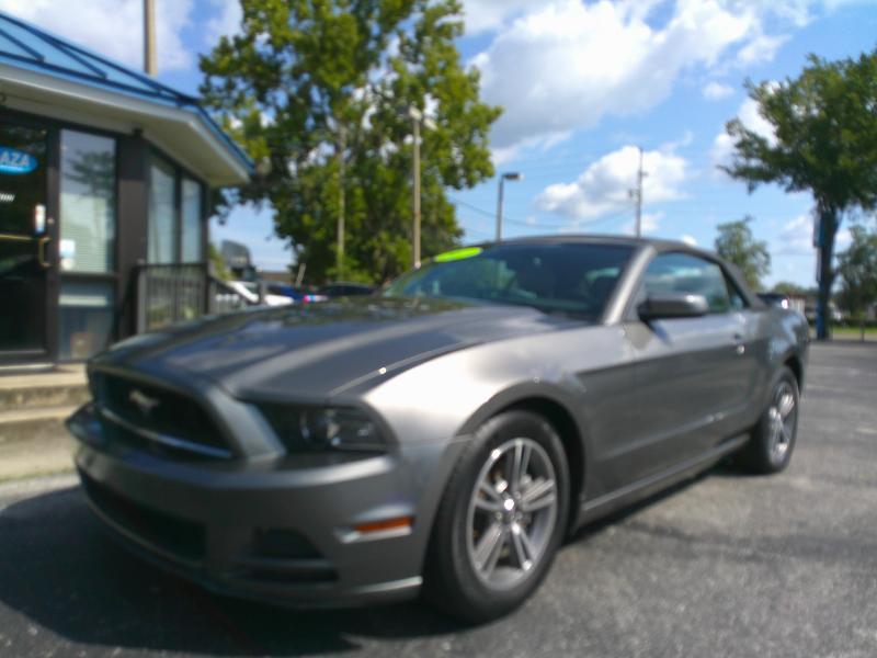 Ford Mustang V6 Convertible 2013