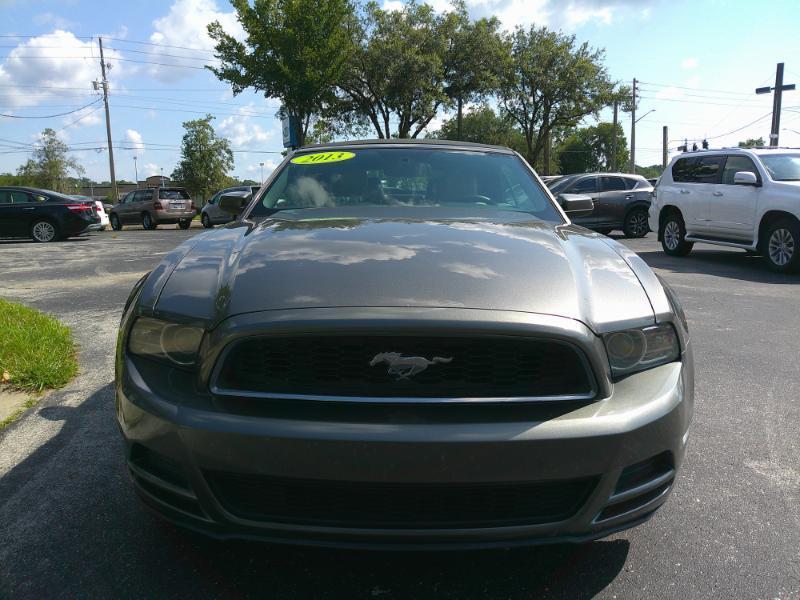 Ford Mustang V6 Convertible 2013