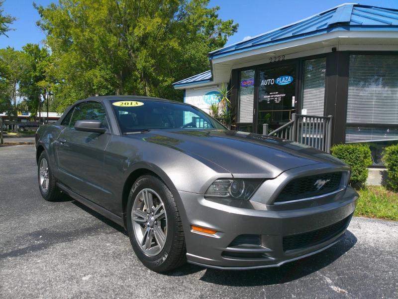 Ford Mustang V6 Convertible 2013