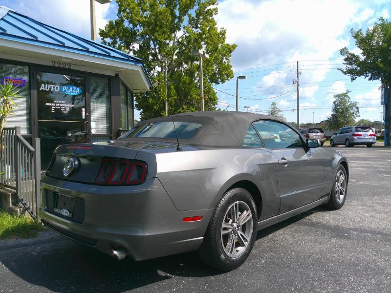 Ford Mustang V6 Convertible 2013
