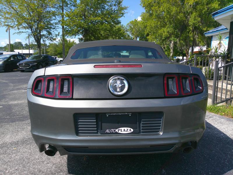 Ford Mustang V6 Convertible 2013