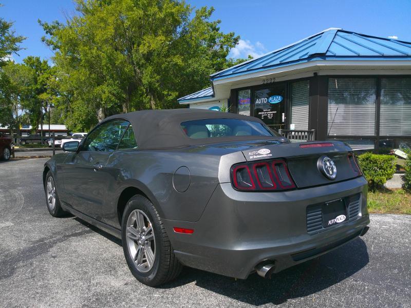 Ford Mustang V6 Convertible 2013