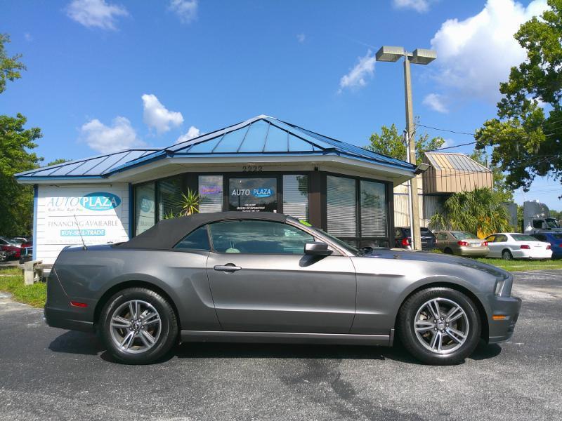 Ford Mustang V6 Convertible 2013