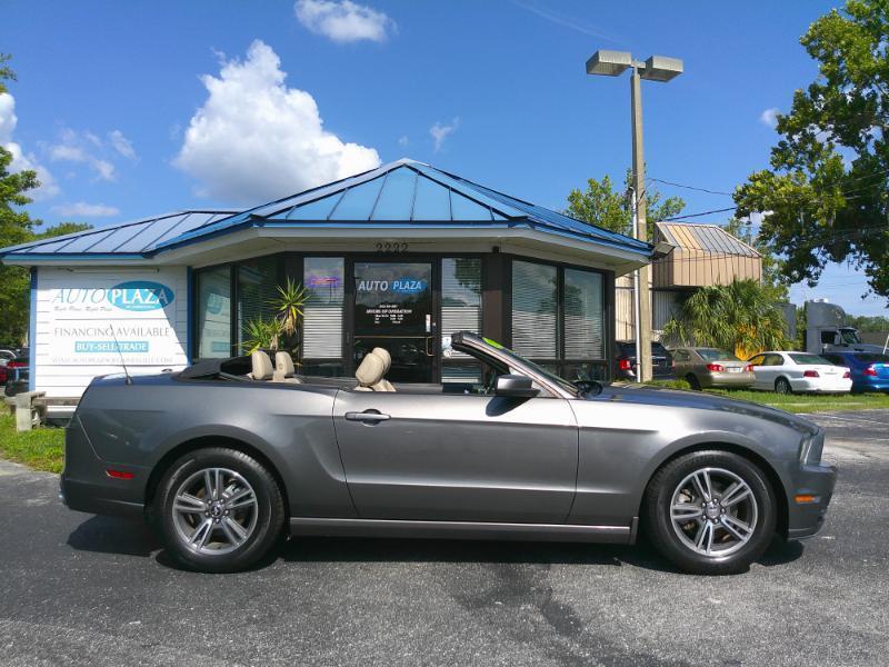 Ford Mustang V6 Convertible 2013