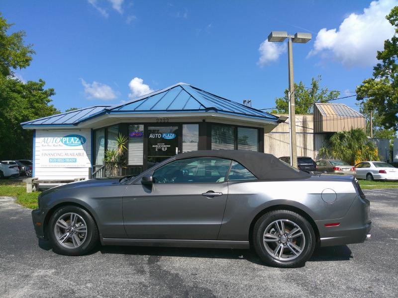 Ford Mustang V6 Convertible 2013