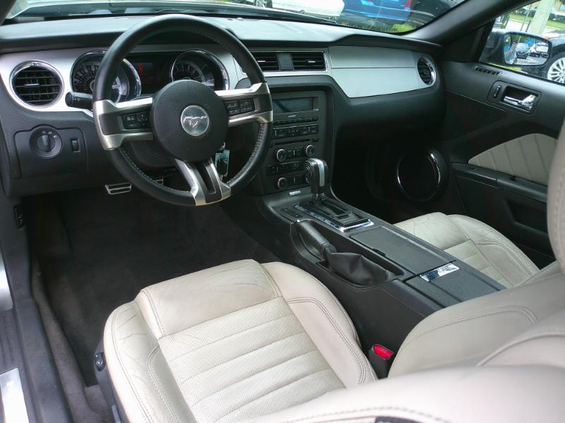 Ford Mustang V6 Convertible 2013