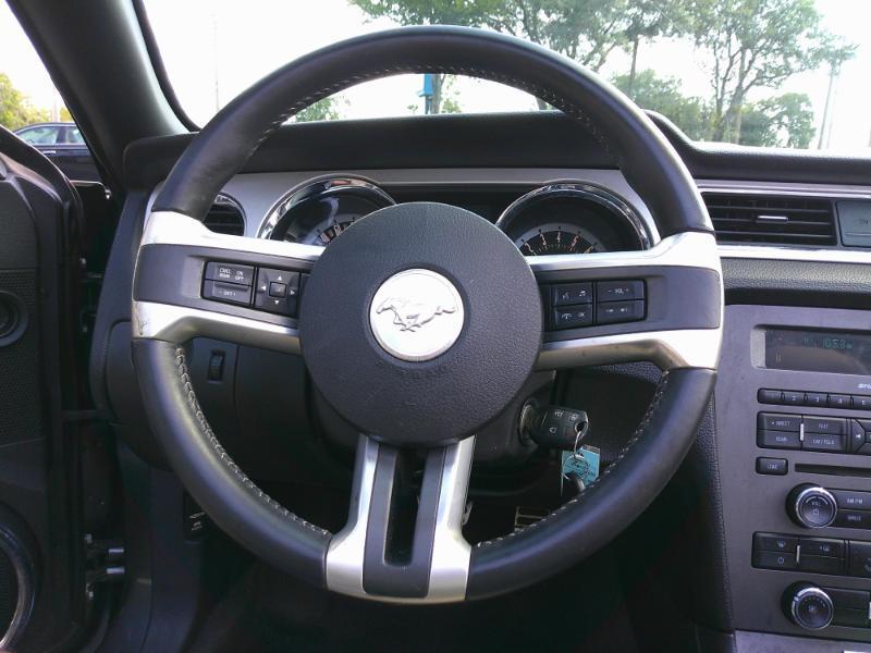 Ford Mustang V6 Convertible 2013