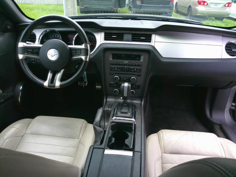 Ford Mustang V6 Convertible 2013