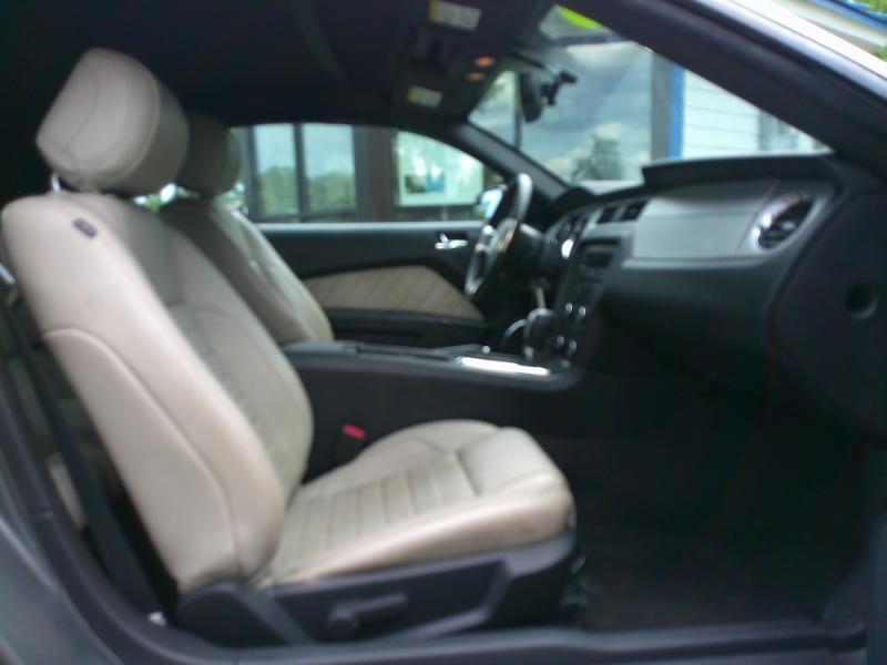 Ford Mustang V6 Convertible 2013