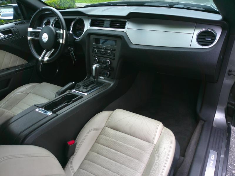 Ford Mustang V6 Convertible 2013