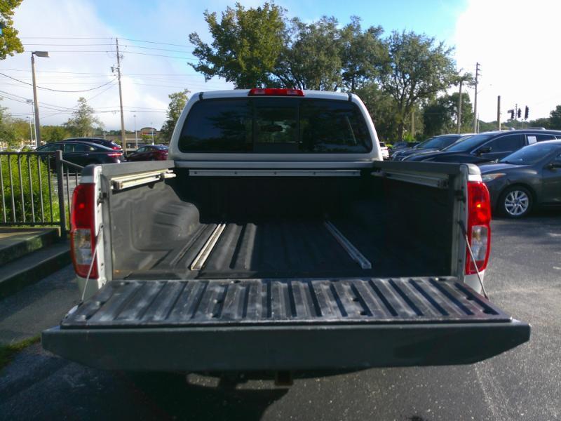 Nissan Frontier SV Crew Cab 2WD 2015